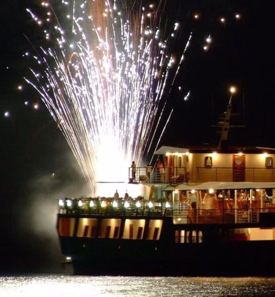 DINNER & SHOW NIGHT CRUISE FIREWORKS